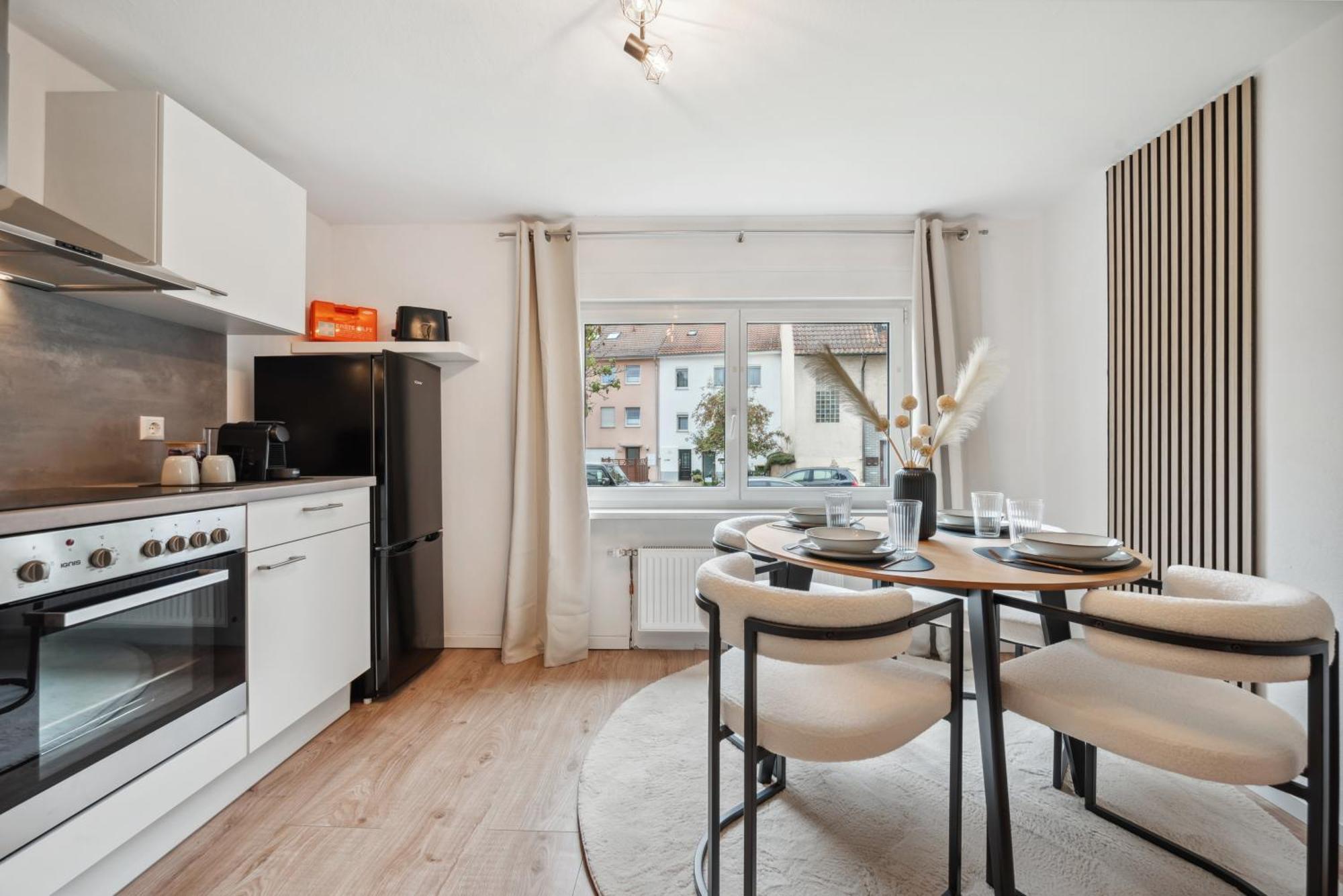 Malu Rooms - Ruhige Lage, Erdgeschoss, Smarttv, Netflix, 24H Checkin, Ludwigsburg Esterno foto