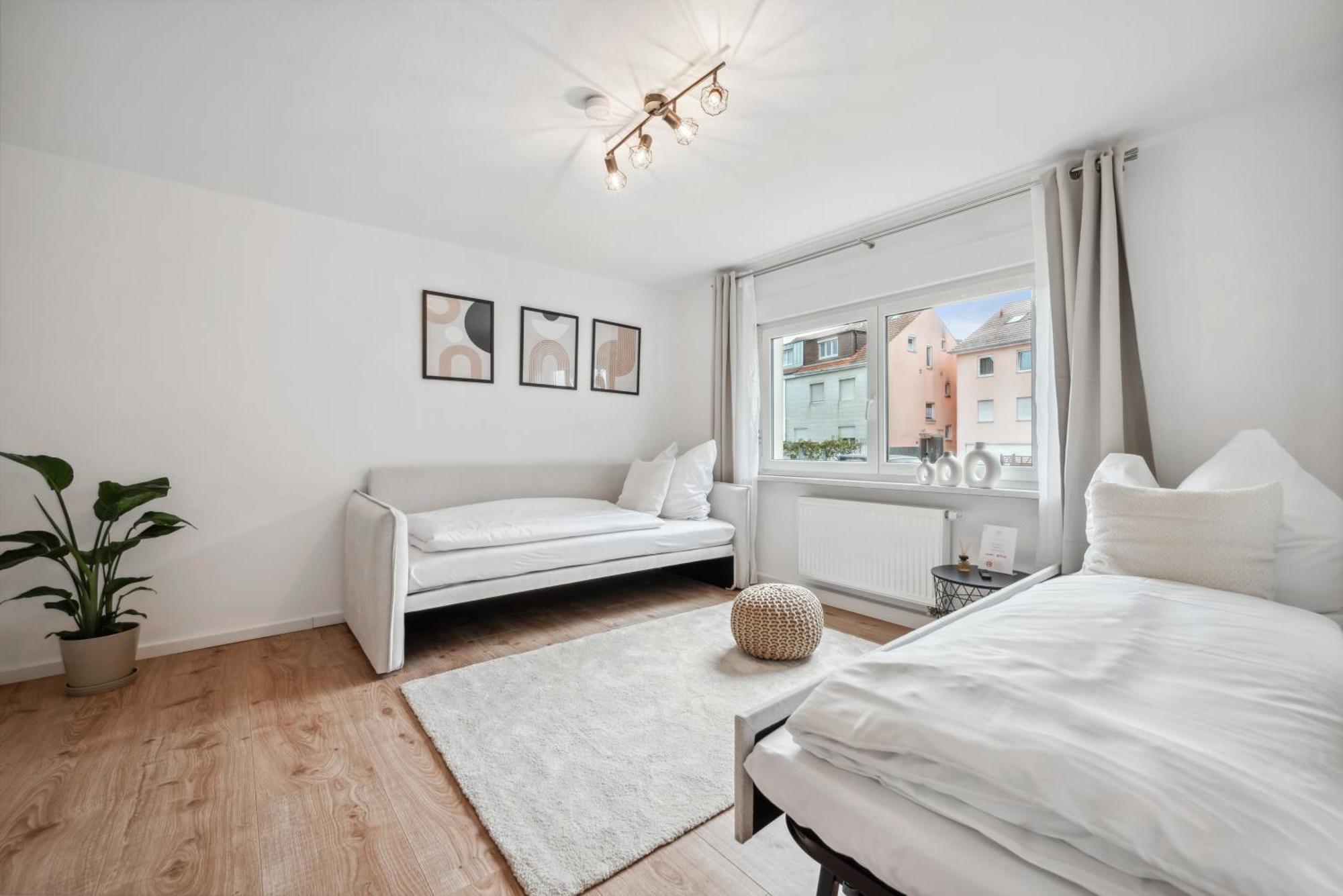 Malu Rooms - Ruhige Lage, Erdgeschoss, Smarttv, Netflix, 24H Checkin, Ludwigsburg Esterno foto