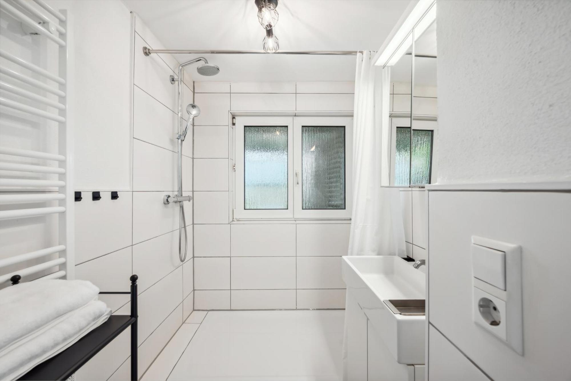 Malu Rooms - Ruhige Lage, Erdgeschoss, Smarttv, Netflix, 24H Checkin, Ludwigsburg Esterno foto