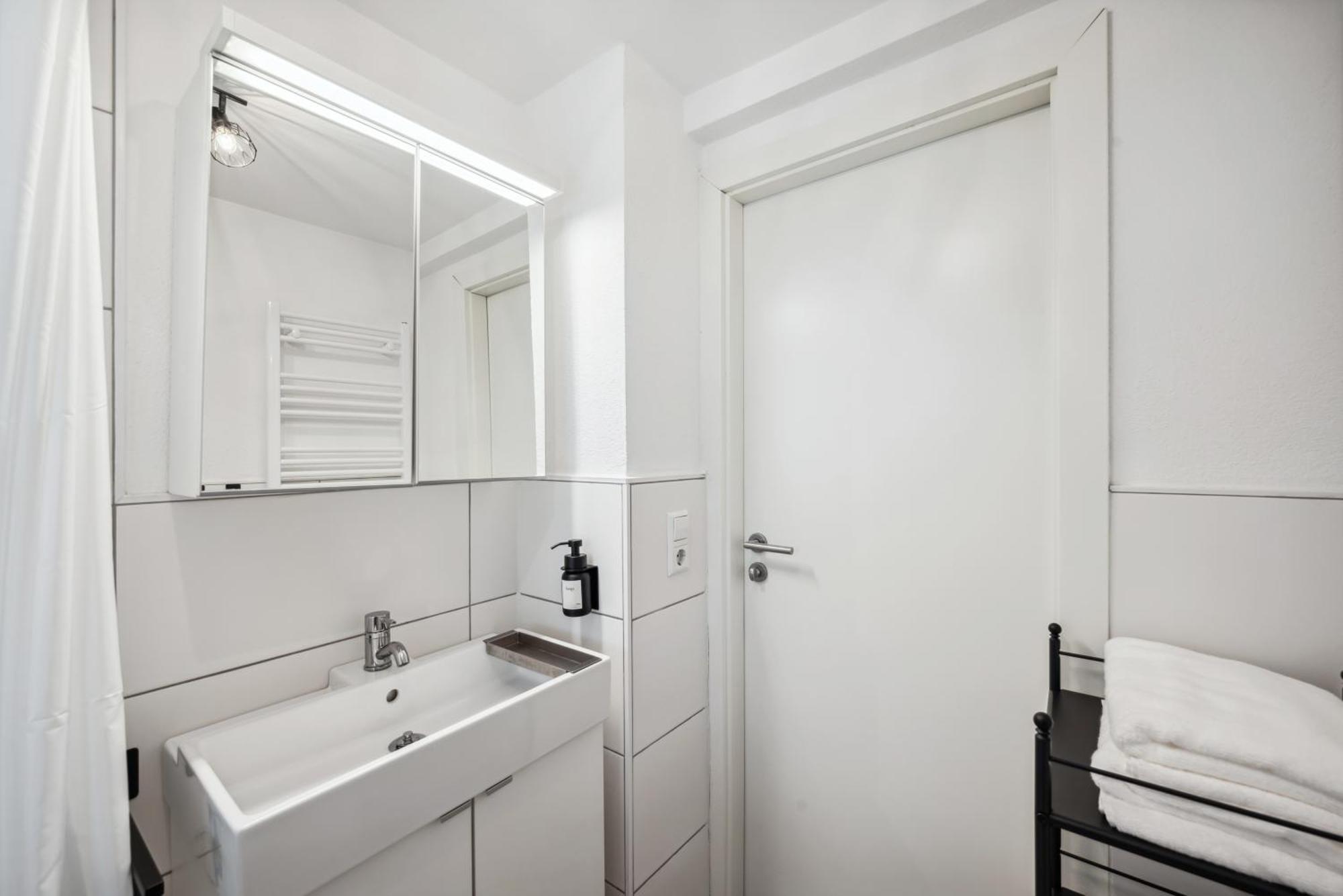 Malu Rooms - Ruhige Lage, Erdgeschoss, Smarttv, Netflix, 24H Checkin, Ludwigsburg Esterno foto