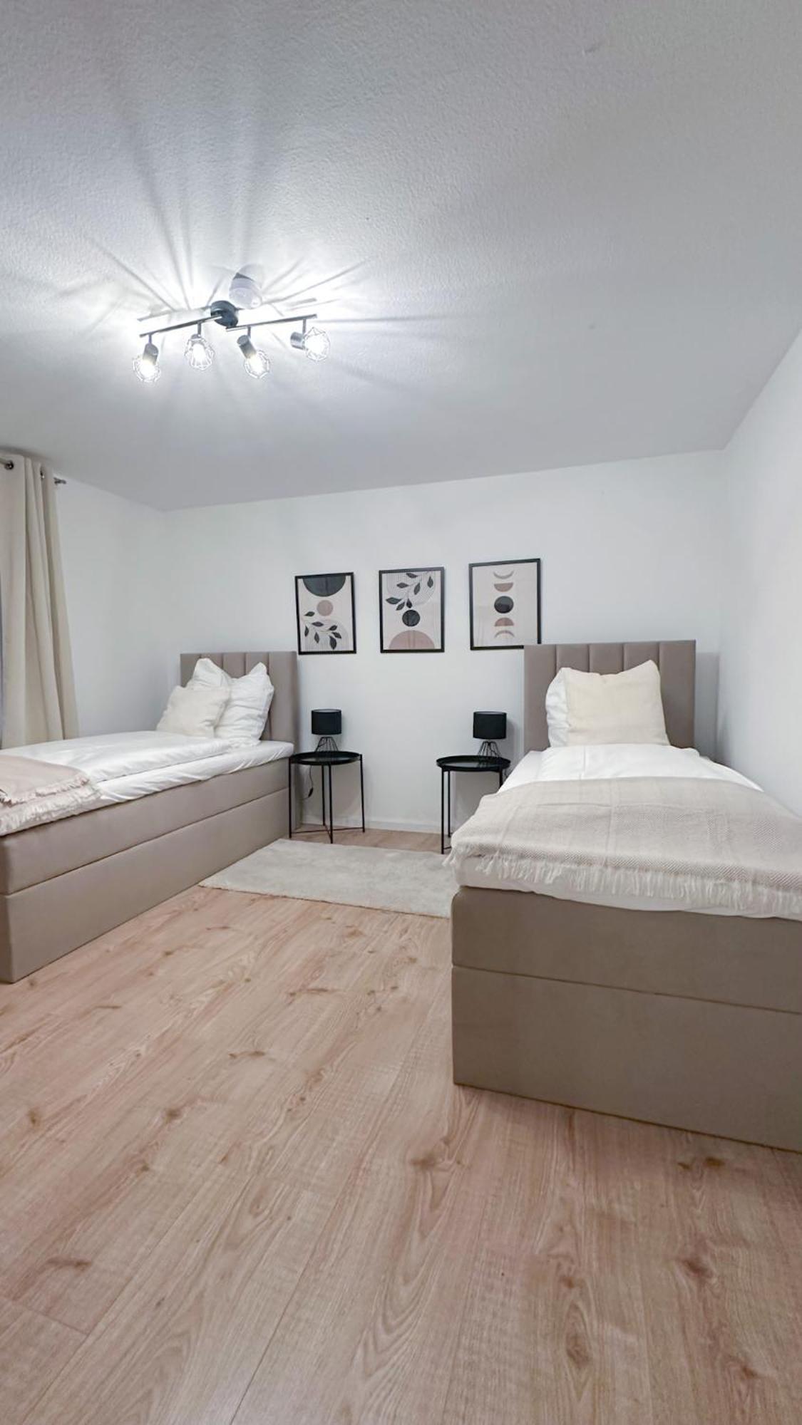 Malu Rooms - Ruhige Lage, Erdgeschoss, Smarttv, Netflix, 24H Checkin, Ludwigsburg Esterno foto